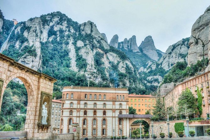 Barcelona to Montserrat Monastery: Tour, Transfers & Basilica - Views, weather, and the outdoor experience