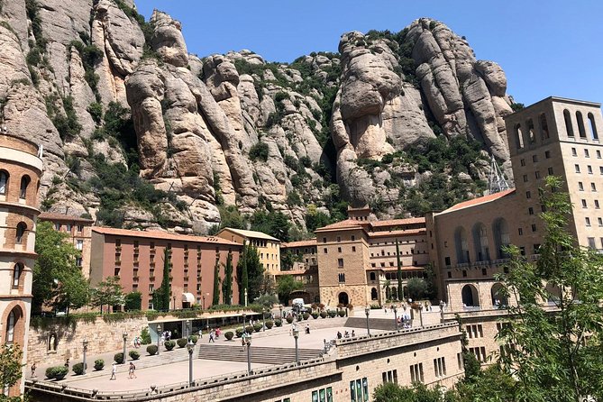 Barcelona to Montserrat Monastery: Tour, Transfers & Basilica - The guides and the shape of the experience