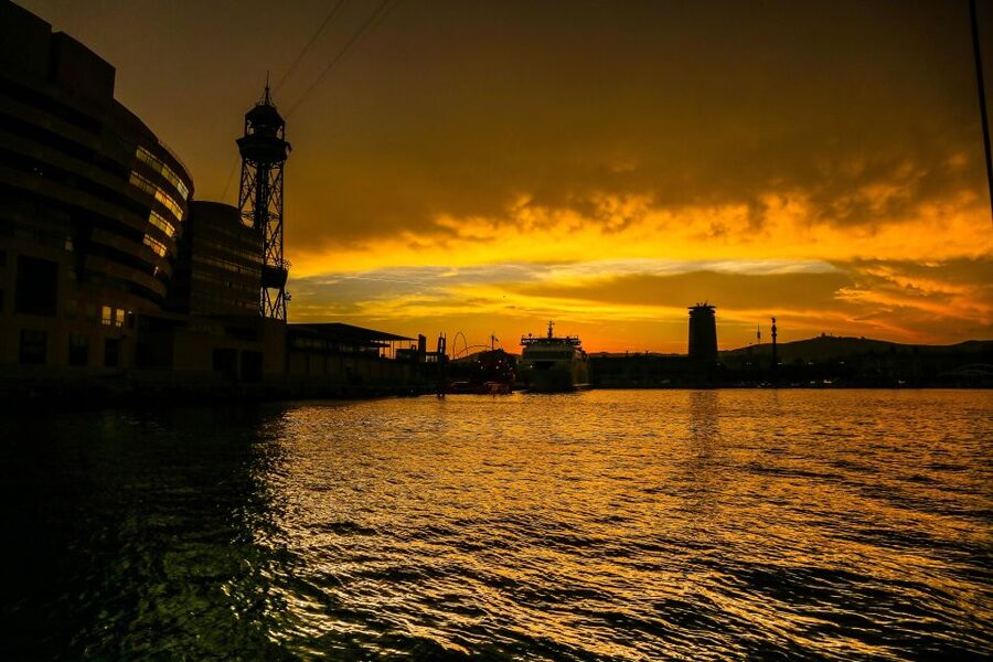 Barcelona: Unique Sunset Sailing Tour with Tapas & Open Bar - The Open Bar and Evening Pace