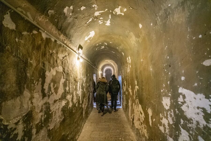 Barcelona: Walking tour with Montjuic Castle & Cable Car - Walking Level, Timing, and Who Will Enjoy It