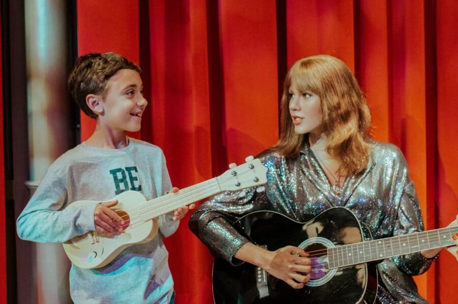 Barcelona: Wax Museum Entry Ticket - The figures work best when you join the joke