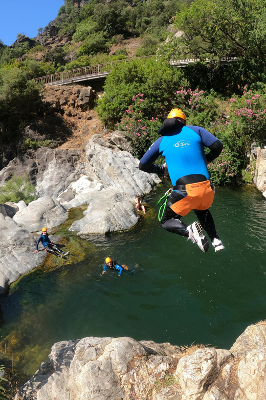 Benahavís: Canyoning Guided Tour at Guadalmina River - Learning to rappel down the rock wall