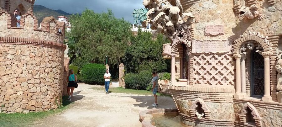 Benalmadena: Colomares Castle Tour with Entry Ticket - Following Columbus through the monument