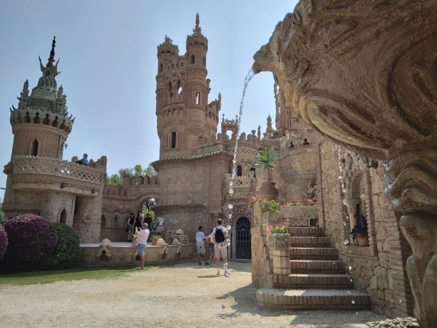 Benalmadena: Colomares Castle Tour with Entry Ticket - Getting there and handling the stairs