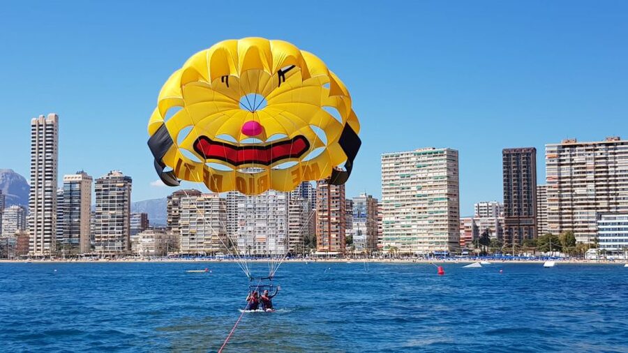 Benidorm: Parasailing Boat Trip with Costa Blanca Views - How professional is the operation?