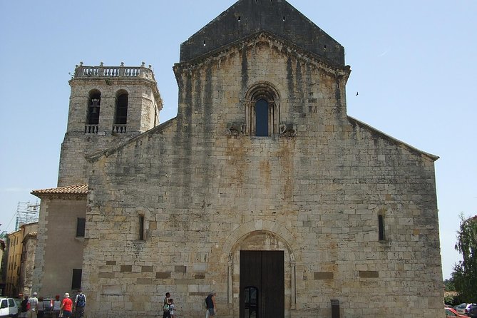 Besalu & 3 Medieval Towns Small Group Tour with Hotel Pick-Up - Which guide can shape your day