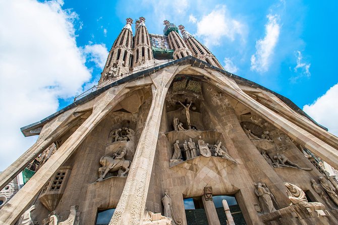 Best of Barcelona Guided Tour with Port or Hotel Pick up - Port Olímpic and Barcelona’s waterfront