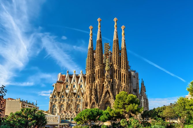 Best of Barcelona: Sagrada Familia & Park Guell Tour with Pick-up - From Las Ramblas to the waterfront