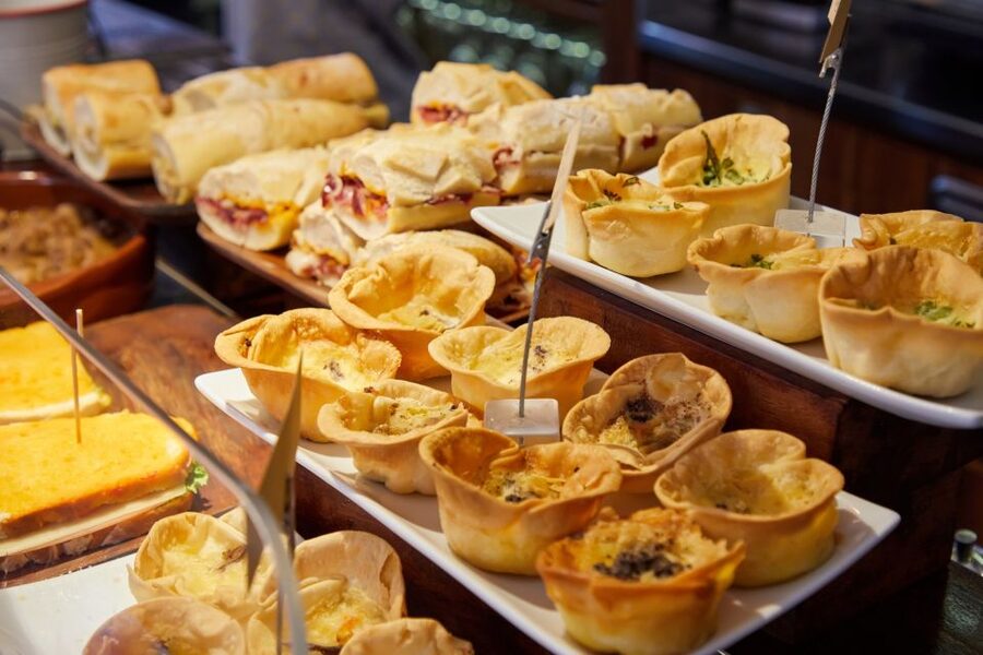 Bilbao: Exclusive Food & Wine Tasting Tour with Local Guide - Walking through Casco Viejo with a local guide
