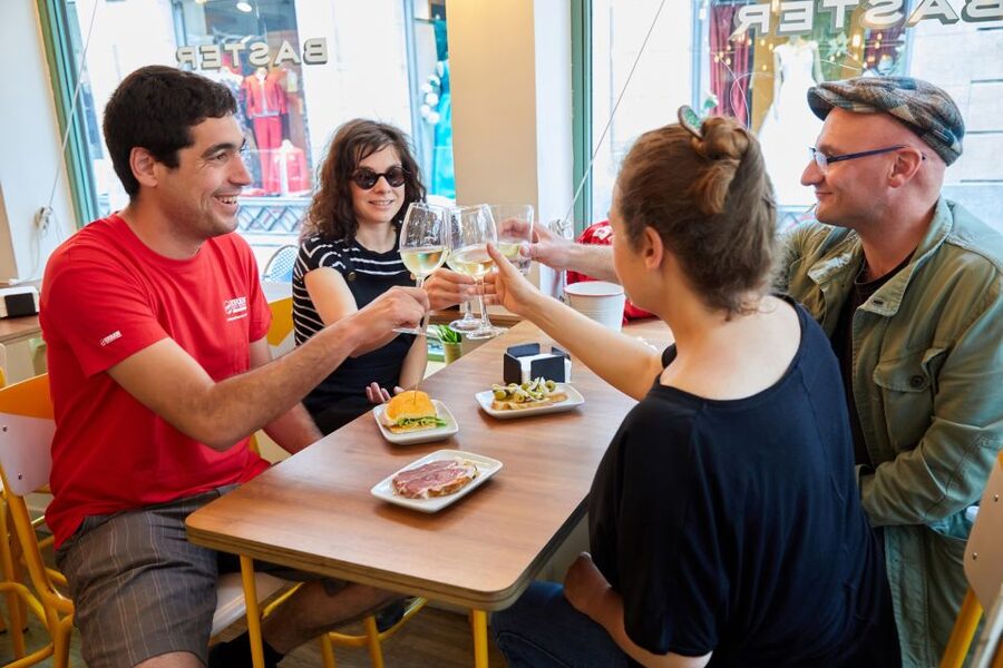 Bilbao: Exclusive Food & Wine Tasting Tour with Local Guide - Six pintxos, from traditional bites to newer ideas