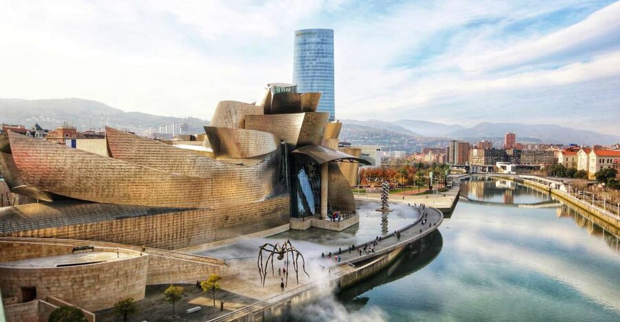 Bilbao: Private & Exclusive Guggenheim Museum Guided Tour - Meeting at the information desk inside the main entrance