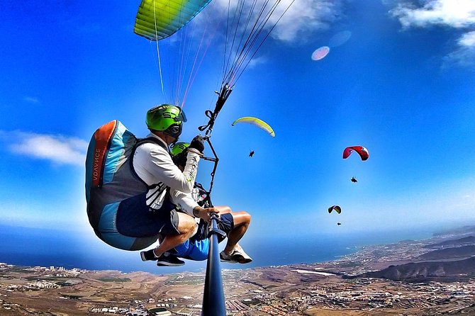 BRONZE tandem paragliding flight in South Tenerife, free pick up - The descent toward La Caleta beach