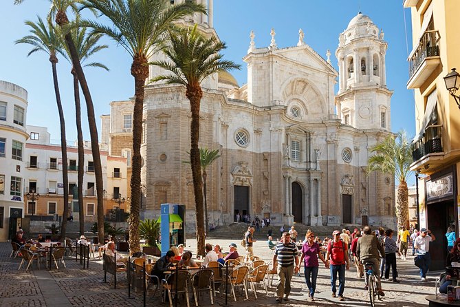 Cadiz and Jerez Day Trip from Seville - Cádiz begins with a short walk through old streets