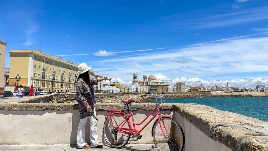 Cadiz: City Bike Tour - Guides who make the difference