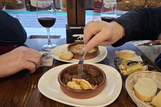 Cadiz Food Tour: Tapas, Drinks and Delights with a Local - Cádiz food tour at a glance