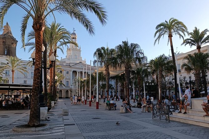 Cadiz Food Tour: Tapas, Drinks and Delights with a Local - Fried fish at the Central Market