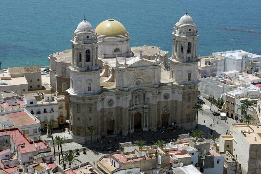 Cadiz: Medieval Tour - Understanding the medieval walls and the Gates of Earth