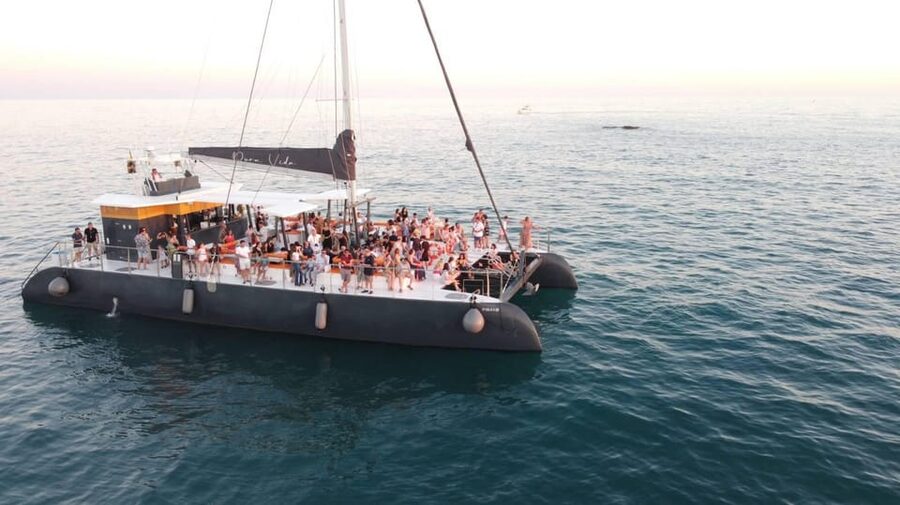 Cádiz: Sunset Catamaran Cruise Tours - Boarding the Pura Vida Catamaran
