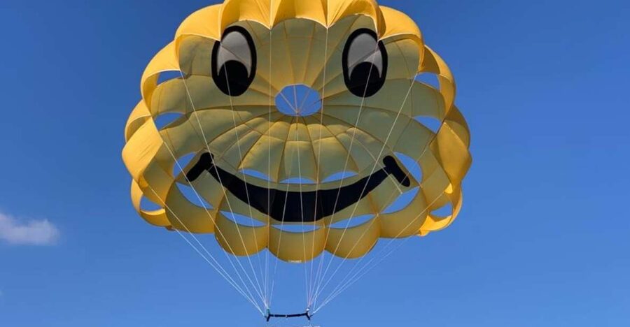 Cala Bona: Parasailing Experience - Flying alone, as a couple, or in a group of three