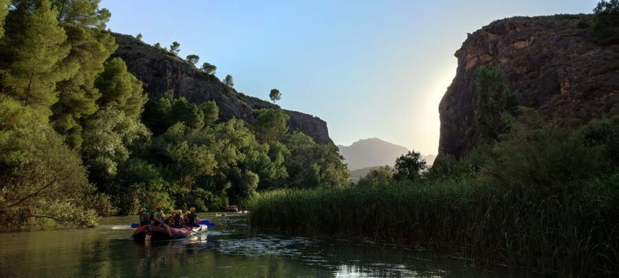 Calasparra: Almadenes Canyon Rafting with Caves and Rock Art - What the guides add to the experience