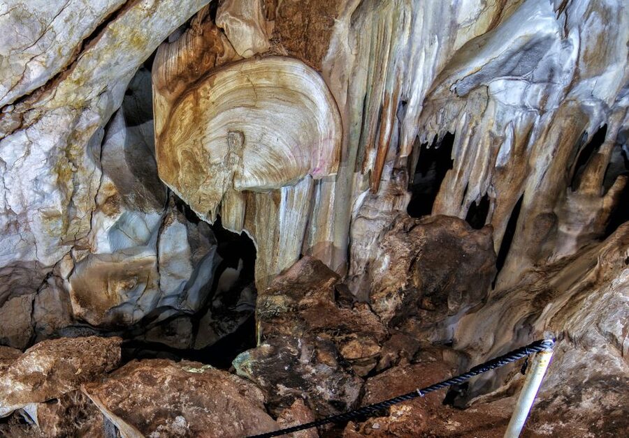 Calasparra: Cueva del Puerto Entry Ticket with Guided Tour - Reaching the cave beneath Calasparra