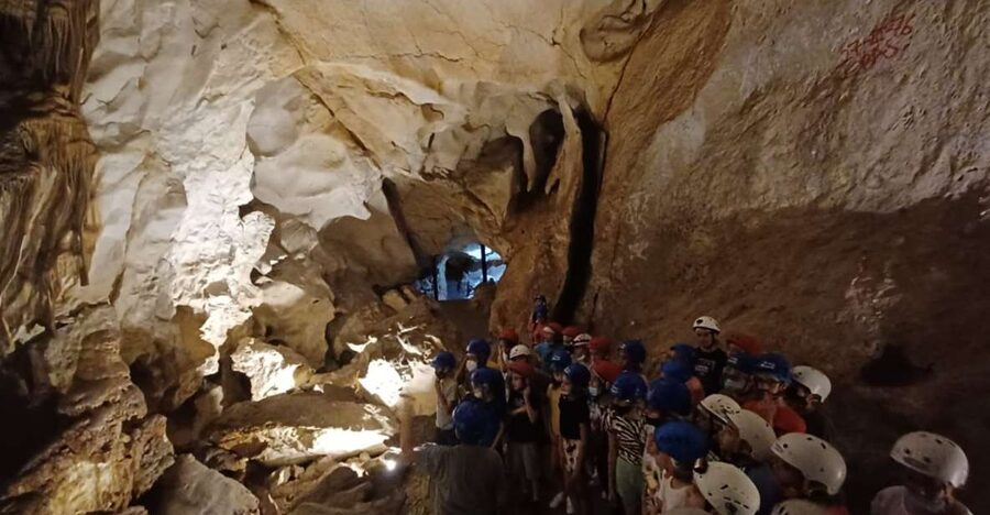 Calasparra: Cueva del Puerto Entry Ticket with Guided Tour - Galleries filled with natural sculptures