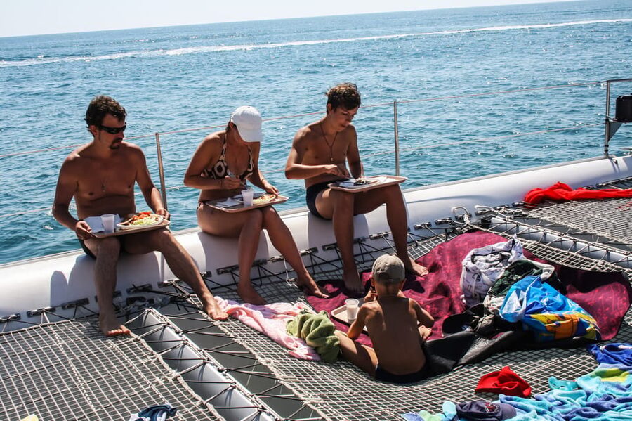 Cambrils: Costa Daurada Sail Catamaran Cruise - The five-hour cruise for a full half-day on the water