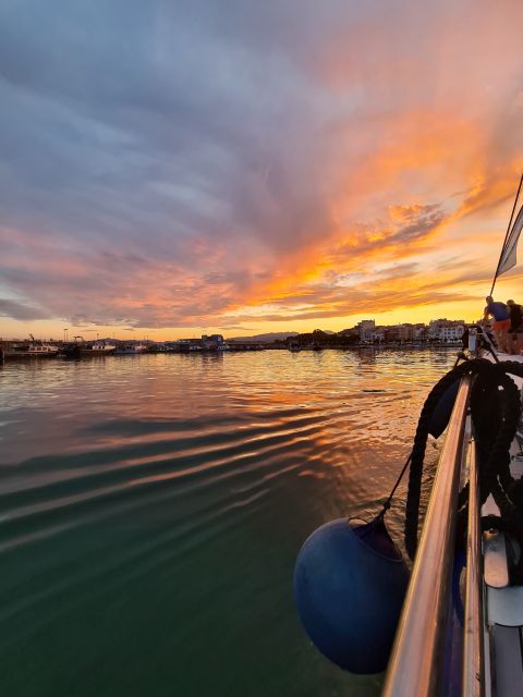 Cambrils: Costa Dorada Sunset Catamaran Cruise with Drinks - Practical tips for a smoother evening