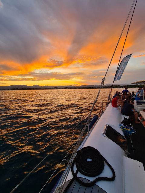 Cambrils: Costa Dorada Sunset Catamaran Cruise with Drinks - What the two-hour route feels like