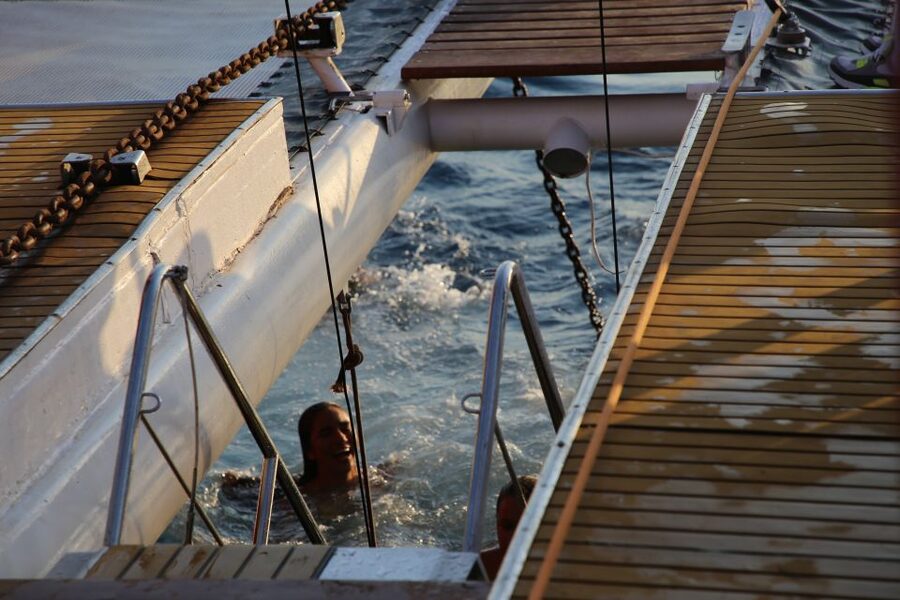 Cambrils: Sunset Catamaran Cruise with Drinks - Who will enjoy it most?
