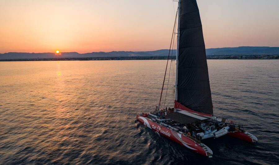 Cambrils: Sunset Catamaran Cruise with Drinks - Meeting in Cambrils before sailing