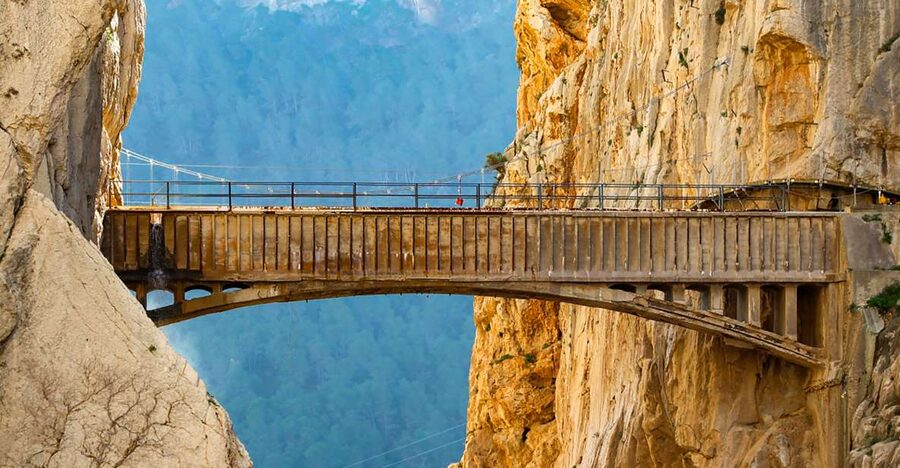 Caminito del Rey: Entry Ticket and Guided Tour - The walkway itself: thrilling but not a hard hike