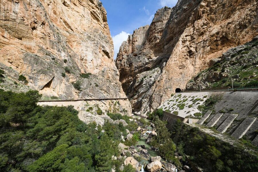 Caminito del Rey: Guided Tour with 1 Drink and Shuttle Bus - Sillon del Rey and the first look at the route
