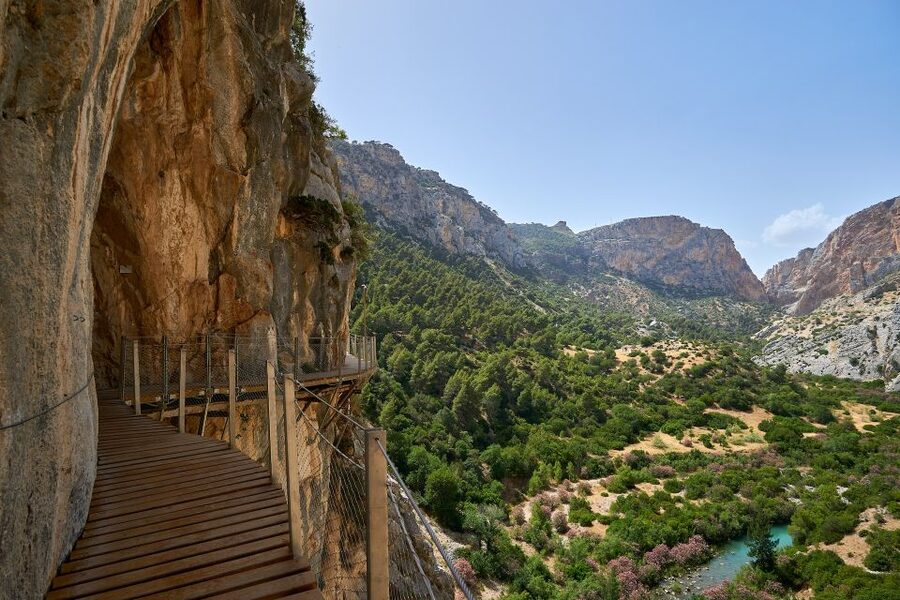 Caminito del Rey: Guided Tour with 1 Drink and Shuttle Bus - The guide’s role in a small group