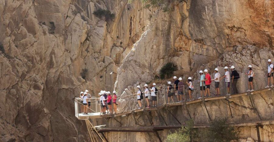 Caminito del Rey: Trekking Tour with Hiking Guide - Meeting at El Kiosko and starting the approach