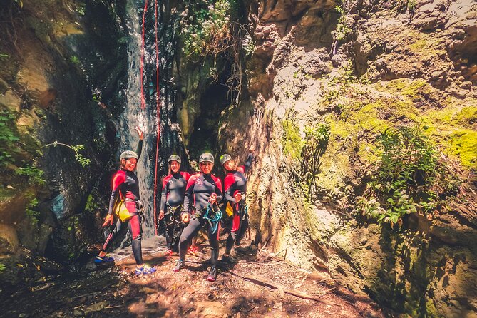 Canyoning with Waterfalls in the Rainforest - Small Groups ツ - What the small group adds