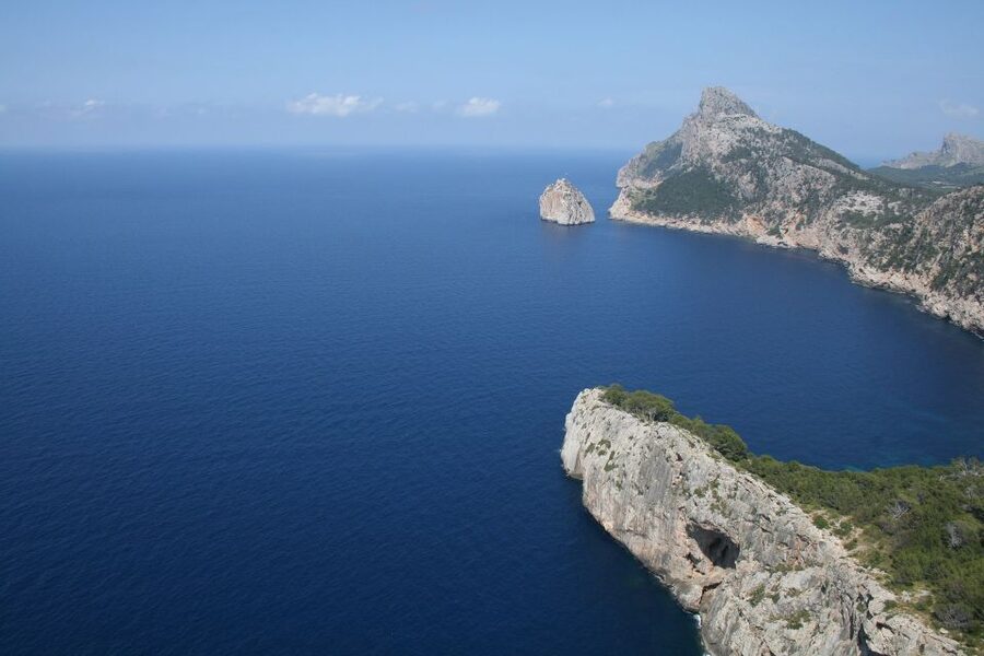 Cap de Formentor: Market, Beach, and Alcudia Tour - Port de Pollença and the possible boat transfer
