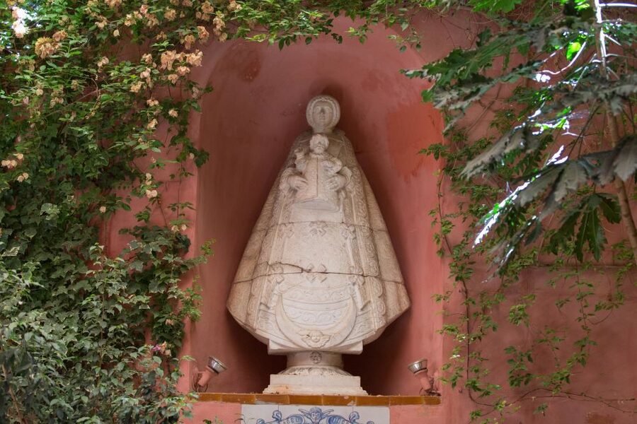 Casa de Salinas Entry Ticket with Audio Guide - Entering a privately owned Seville mansion