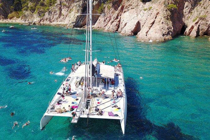 Catamaran ride -Costa Brava with barbecue and drinks. Familiar. - Key points to know before booking