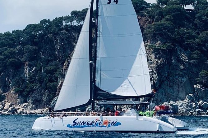 Catamaran ride -Costa Brava with barbecue and drinks. Familiar. - Weather, safety, and comfort details