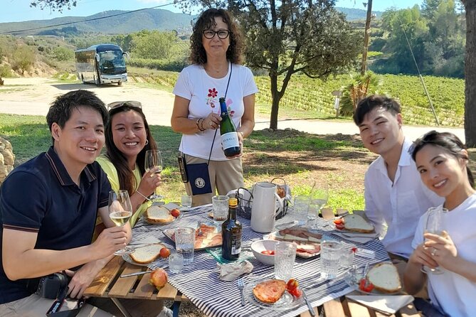 Cava tour to 3 family wineries with hotel pick-up - Vins El Cep and the final tasting