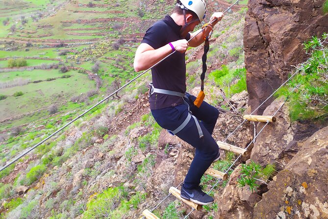 Climbing + Zipline + Via Ferrata + Cave. Adventure route in Gran Canaria - Reaching the volcanic-tube cave