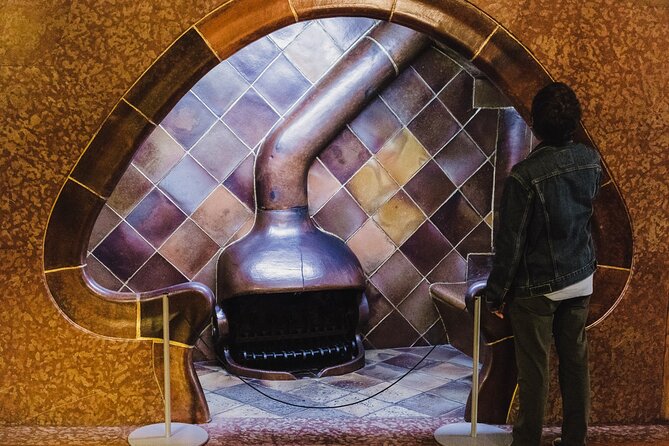 Complete Gaudi Tour: Casa Batllo, Park Guell & Sagrada Familia - Casa Milà and the Passeig de Gràcia walk