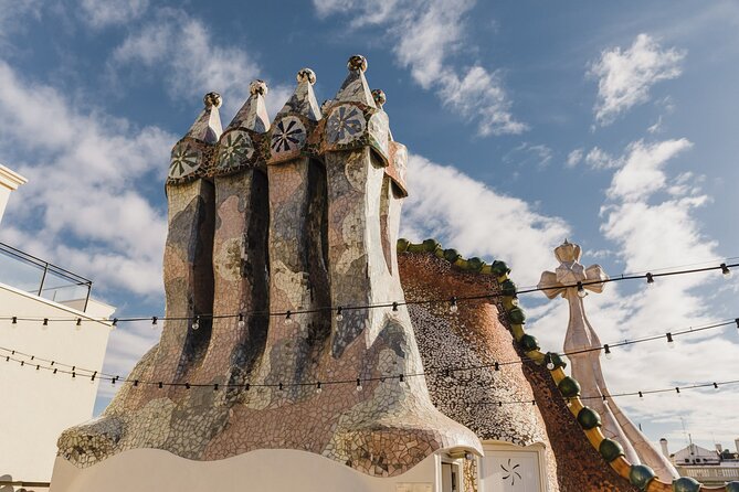 Complete Gaudi Tour: Casa Batllo, Park Guell & Sagrada Familia - The minibus transfer and the Eixample break