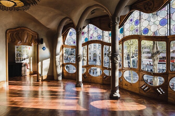 Complete Gaudi Tour: Casa Batllo, Park Guell & Sagrada Familia - Casa Batlló in the morning: the strongest opening