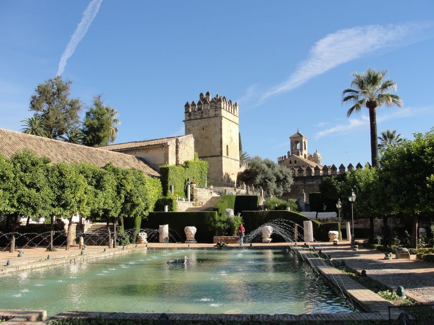 Cordoba: Alcazar Guided Tour and Skip-the-Line Ticket - Skip-the-Line Entry and the Start of the Tour