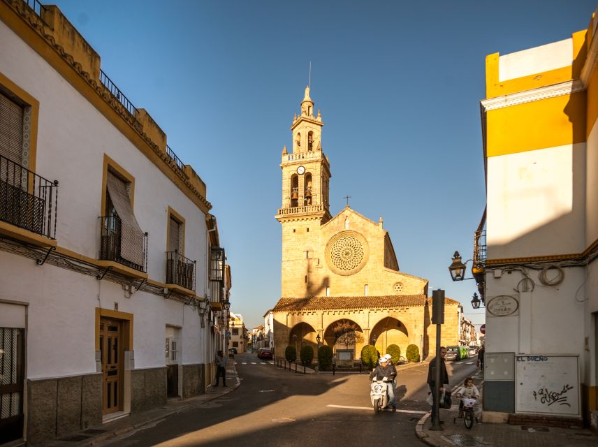 Córdoba: City Sightseeing Hop-On Hop-Off Bus Tour - Palaces, gardens, and the Roman Temple