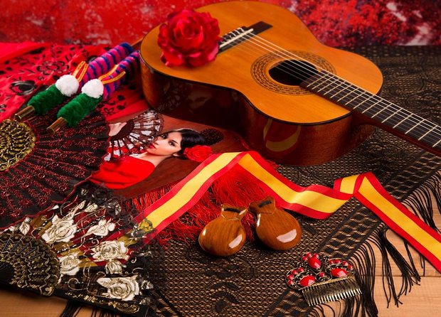 Cordoba Flamenco Show at Tablao El Cardenal with a Drink - Costumes, choreography, and the final group dance