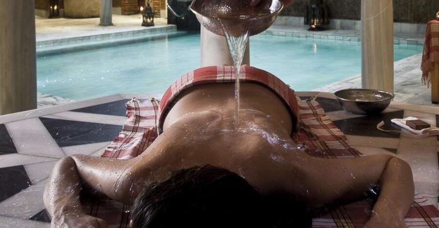 Córdoba: Hammam Al Ándalus Entry Ticket w/Optional Massage - What happens when you arrive