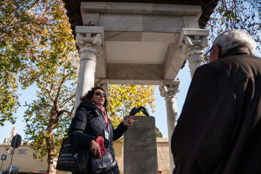 Cordoba: Jewish Quarter and Mosque-Cathedral Guided Tour - Walking the Jewish Quarter for 50 minutes